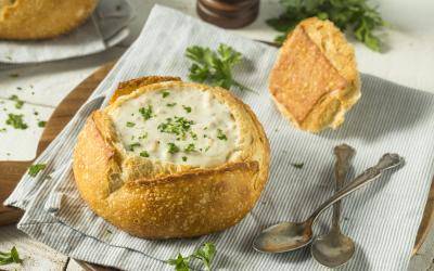 Bergkäsesuppe im Brot